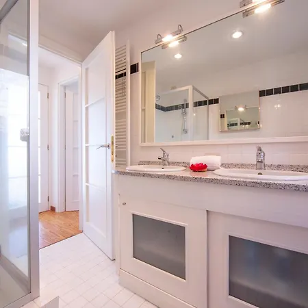 The Perfect View In A Penthouse - Happy Apartmán